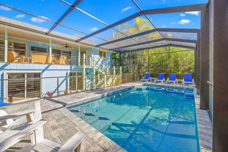 Sport & Beauty 5, Dancing Dolphin 4 Bedroom Home by RedAwning, Lee