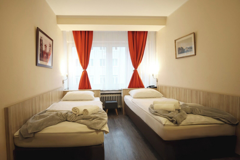 Bedroom 4, Hotel Paris, Düsseldorf