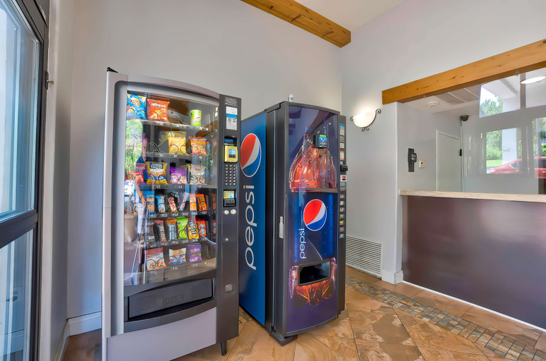 Food & Drinks 5, Studio 6 Gainesville, FL, Alachua