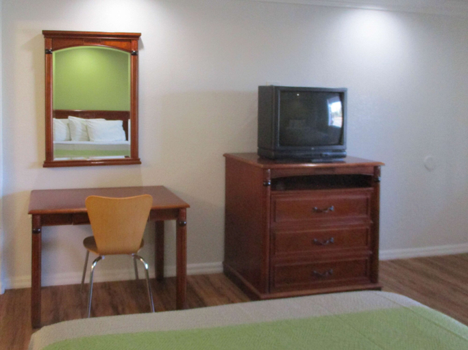 Bedroom 3, Motel 6 Fresno, CA, Fresno