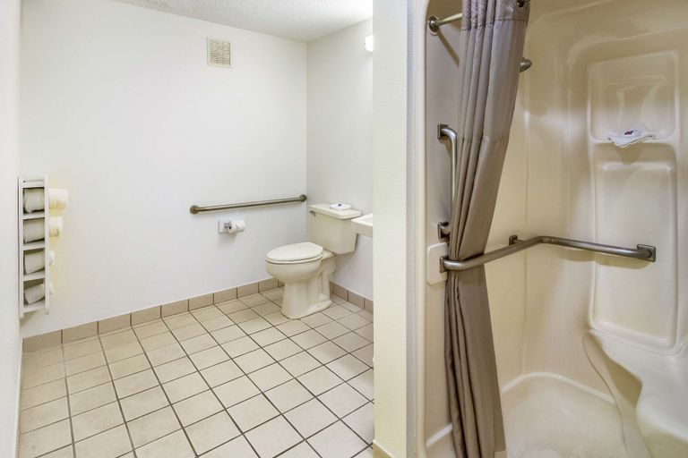 Bathroom 4, Motel 6 Dayton, OH - Englewood, Montgomery