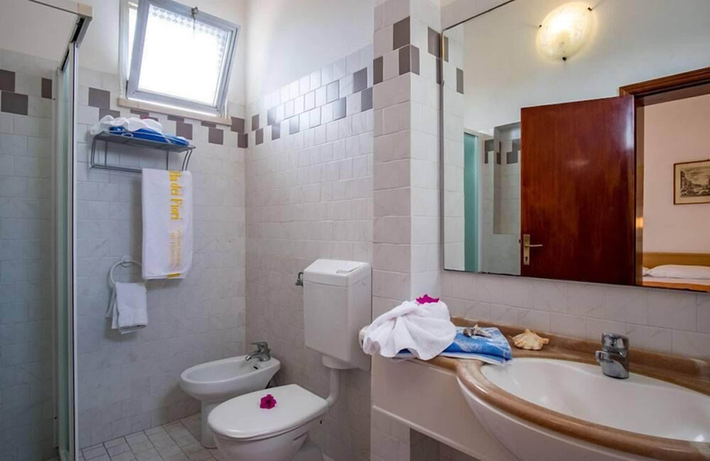 Bathroom 5, Hotel Villa dei Fiori, Rimini