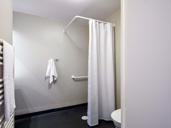 Bathroom 5, Aparthotel Adagio Access Poitiers, Vienne