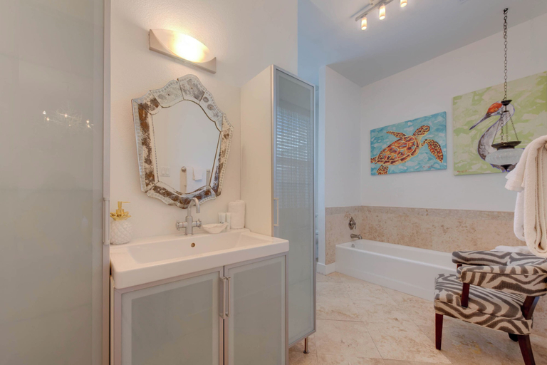 Bathroom, La Dolce Vida by Silver Sands Vacation Rentals, Nueces