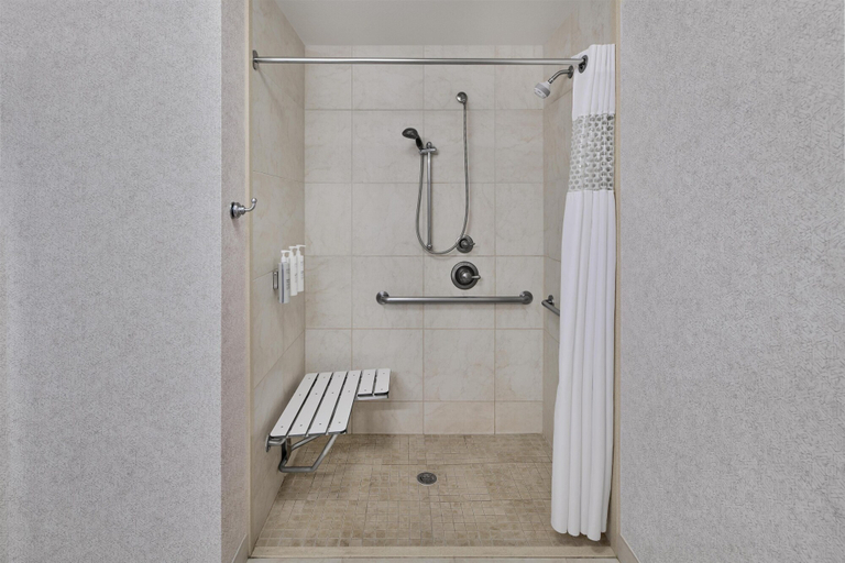 Bathroom 4, Hampton Inn Vernon, Wilbarger