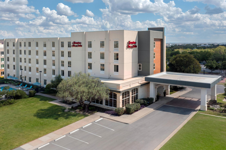 Exterior & Views 2, Hampton Inn & Suites Austin-Airport, Travis