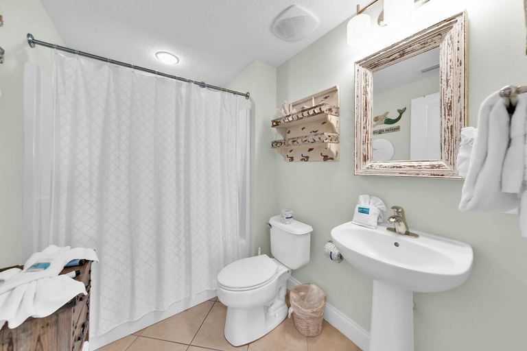 Bathroom 4, Palazzo 408, Bay