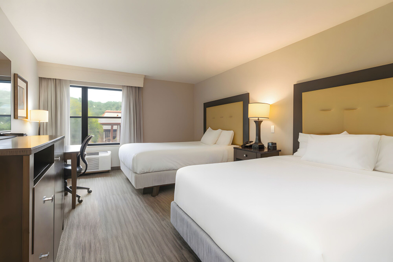 Bedroom 3, Branson Hillside Hotel, Taney
