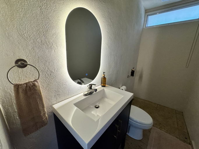 Bathroom 4, Bosque Geométrico, Tepoztlán