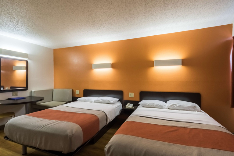 Bedroom 3, Motel 6 Crawfordsville, IN, Montgomery