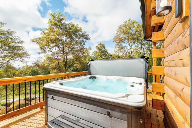 Sport & Beauty, Sunshine Chalet by Taylor Made Deep Creek, Garrett