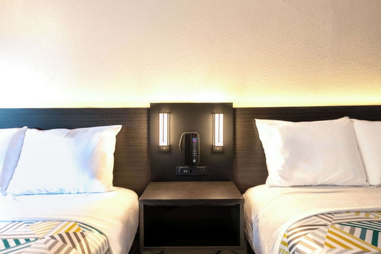 Bedroom 3, Motel 6 Charlotte, NC - Coliseum, Mecklenburg