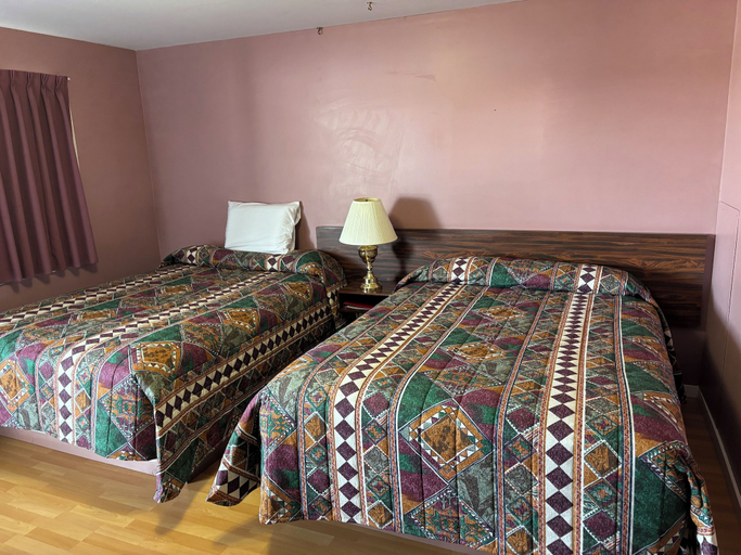 Bedroom 3, Viking Lamplighter Motel, Division No. 10