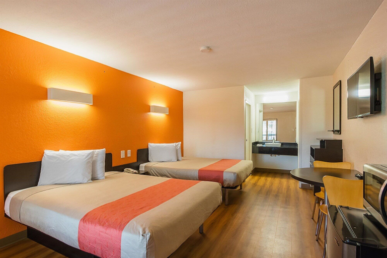 Bedroom 3, Motel 6 Savannah, GA - Midtown, Chatham