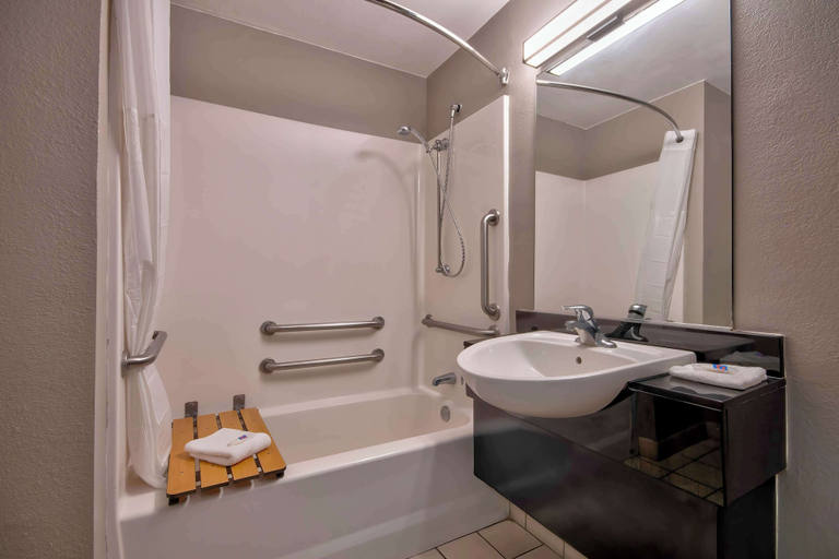 Bathroom 4, Studio 6 Albuquerque, NM – Midtown, Bernalillo