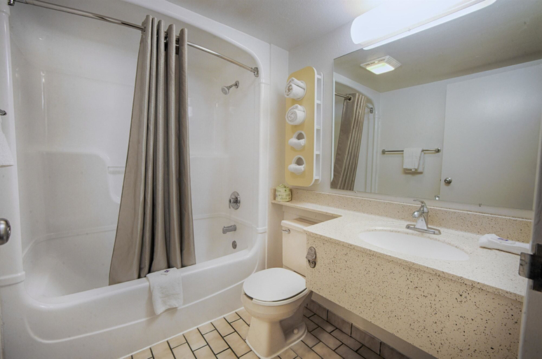 Bathroom 4, Motel 6 Albany, NY, Albany