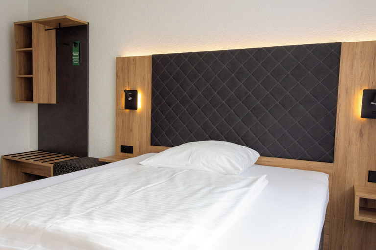 Bedroom 4, Hotel Cocco Bello Smart Check in, Ludwigsburg