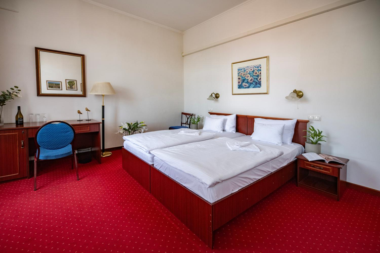 Bedroom 2, Madi Kuria Hotel es Rendezvenykozpont, Szerencs