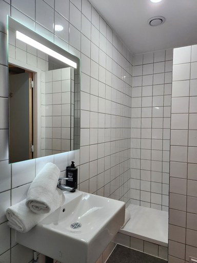 Bathroom 4, ibis budget Chambourcy Saint-Germain, Yvelines