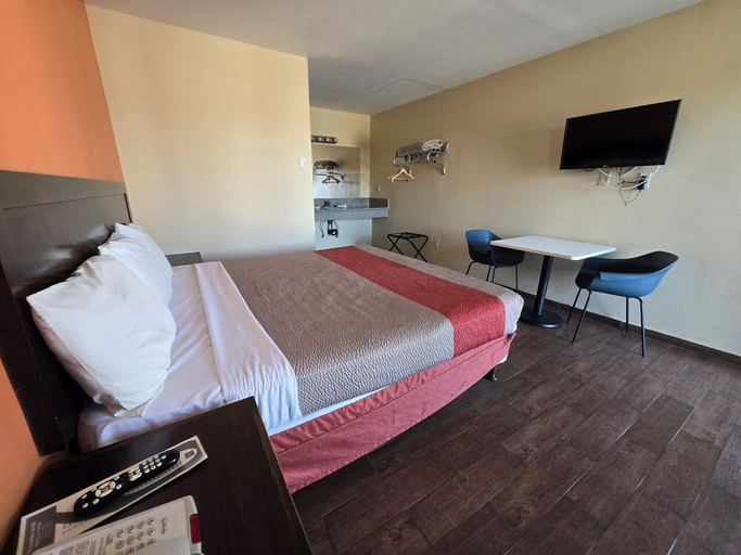 Bedroom 3, Motel 6 Blythe, CA - South, Riverside