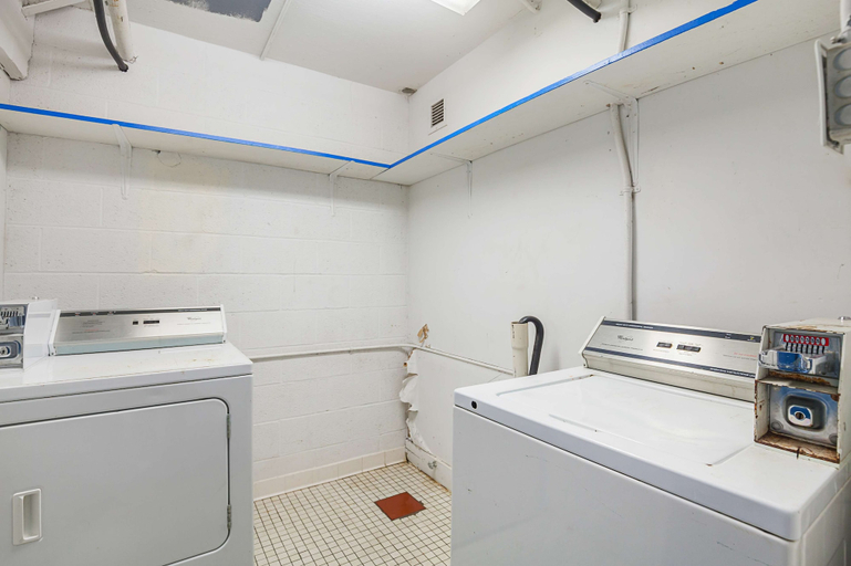 Bathroom 5, Motel 6 Tifton, GA, Tift