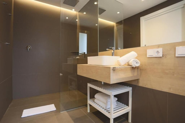 Bathroom 5, Hotel Sitges, Barcelona