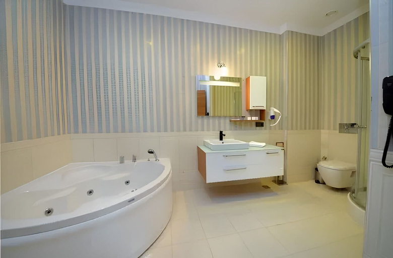 Bathroom 5, Limapark Hotel, Merkez