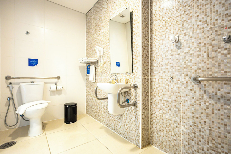 Bathroom 4, Travel Inn Express Hotels Brás, São Paulo