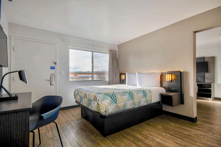 Bedroom 3, Studio 6 Albuquerque, NM – Midtown, Bernalillo