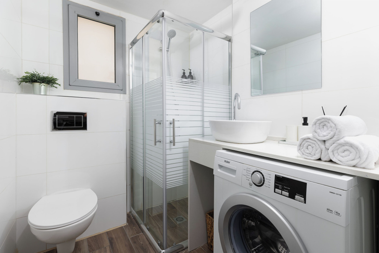 Bathroom 3, Melony Apartment