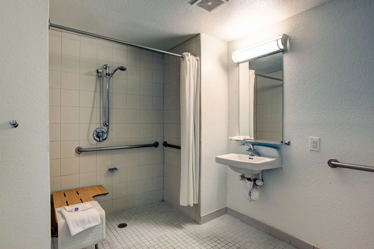 Bathroom 3, Motel 6 Irvine - Orange County Airport, Orange