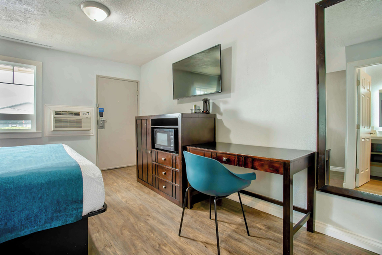 Others 5, Studio 6 Suites Albany, OR, Linn