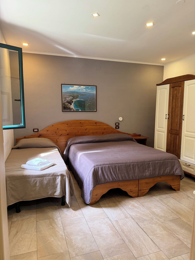 Bedroom 3, HOTEL FEDERICO II, Napoli