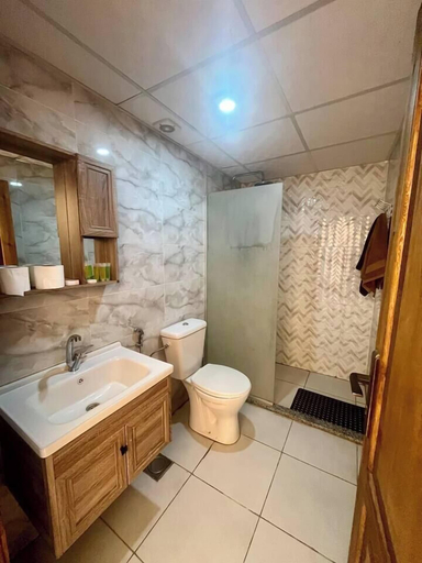 Bathroom 4, Adel rum camp, Quaira