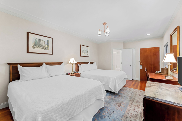 Bedroom 3, Penn's View Hotel, Philadelphia
