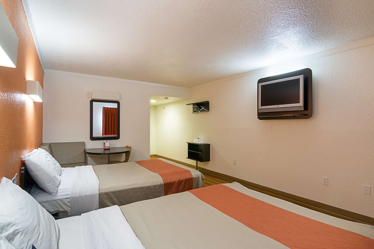 Bedroom 4, Motel 6 Tampa, FL - Fairgrounds, Hillsborough