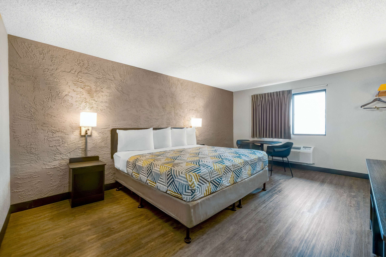 Bedroom 3, Motel 6 Elk Grove Village, IL - O'Hare, Cook
