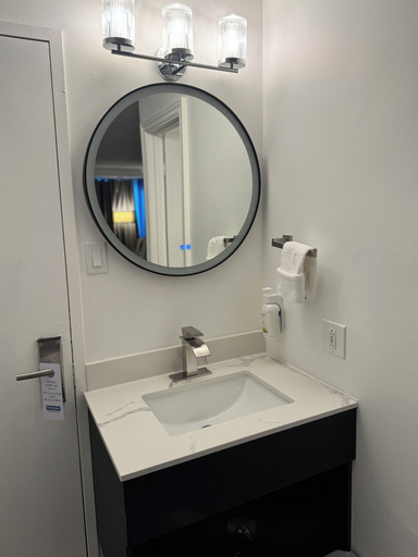 Bathroom 4, Travelodge by Wyndham Drummondville, Drummond