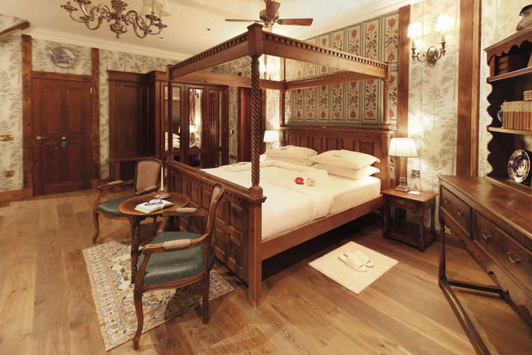 Bedroom 2, The Ambassador Hotel, Highland