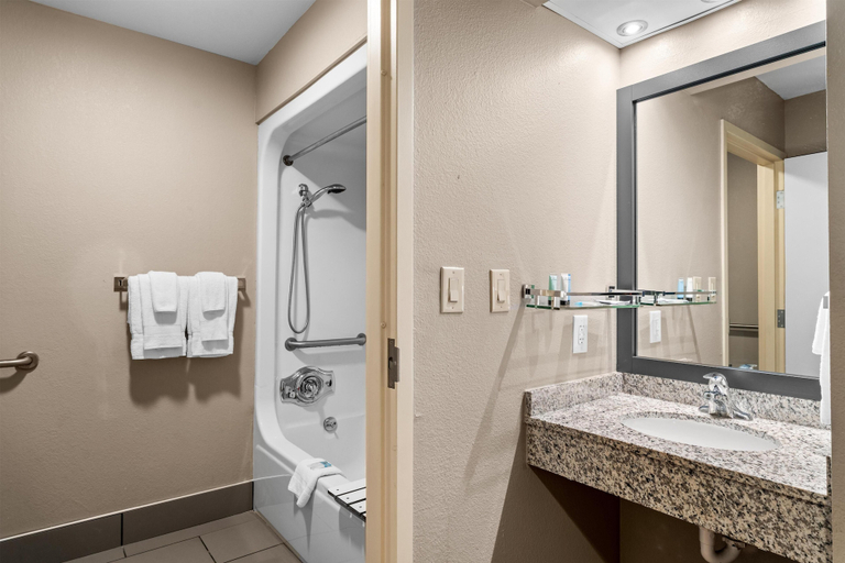 Bathroom 5, Best Western Courtview Hotel, Greene