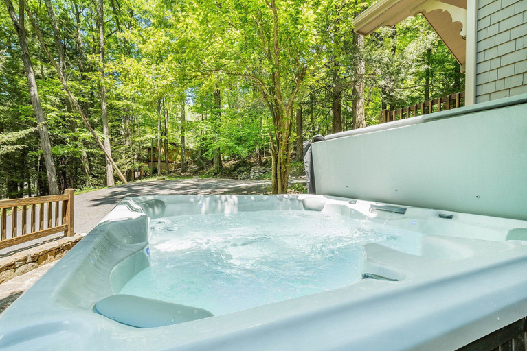 Sport & Beauty, Cedars on the Rocks by Taylor Made Deep Creek, Garrett