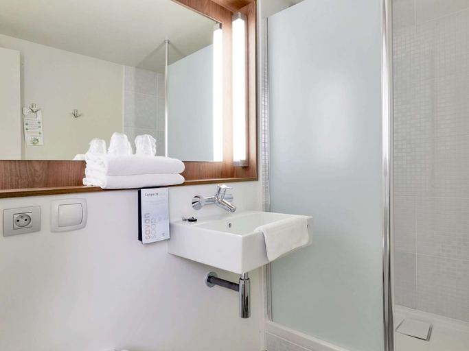Bathroom 4, Campanile Troyes Sud - Buchères, Aube