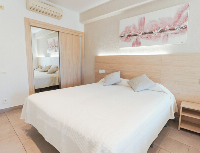Bedroom 2, Hotel S’Agoita, Girona