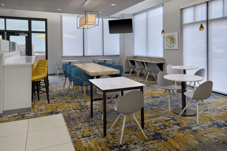 Food & Drinks 5, TownePlace Suites Lawrence Downtown, Douglas