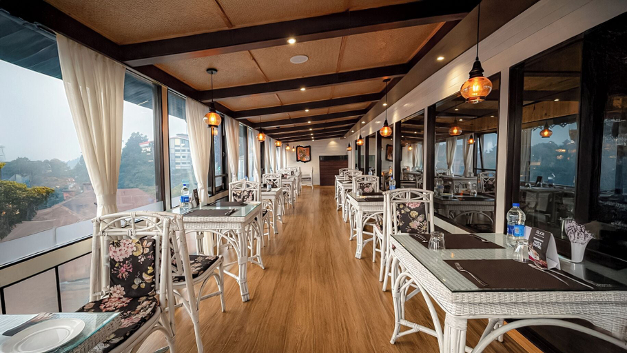 Food & Drinks 5, Yashshree Mall Road Darjeeling, Darjiling