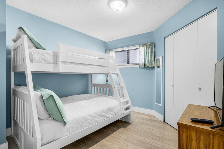 Bedroom 2, Aquavista 404w, Bay