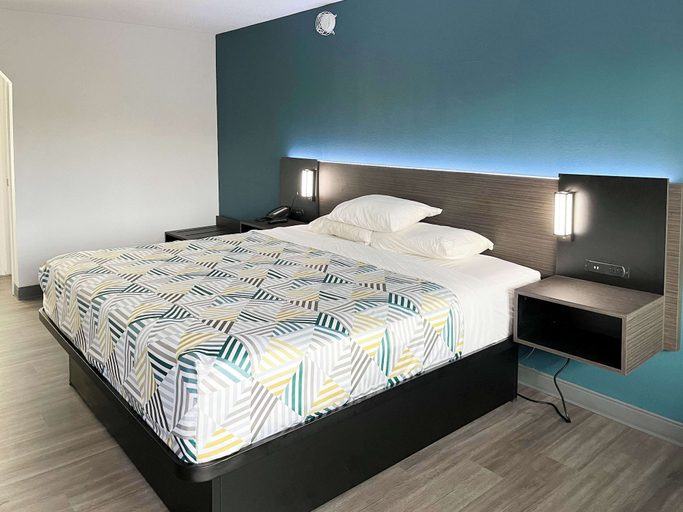 Bedroom 3, Studio 6 Suites - Lafayette, IN, Tippecanoe
