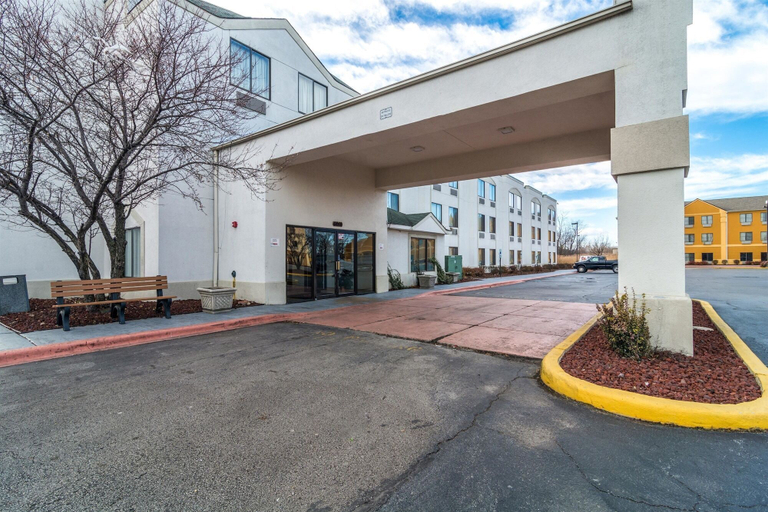 Exterior & Views 2, Motel 6 Harvey, IL, Cook