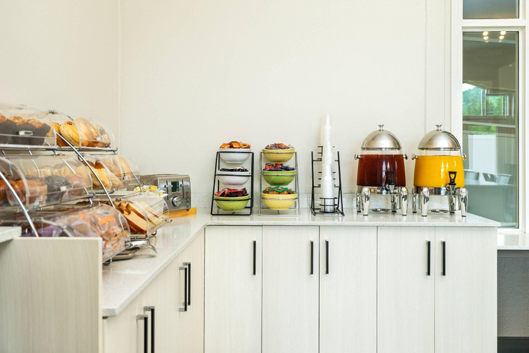 Food & Drinks 5, Quality Inn & Suites, Thompson-Nicola