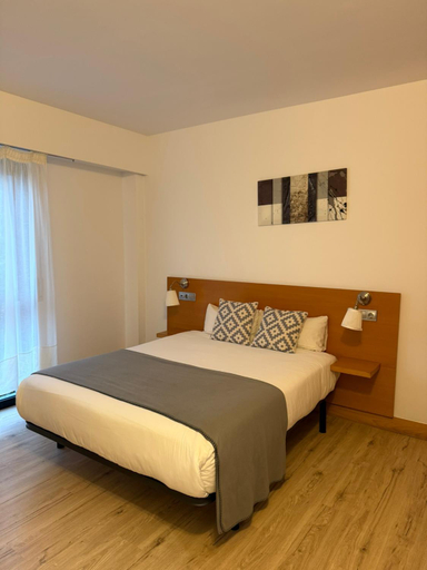 Bedroom 2, HOTEL TXINTXUA, Guipúzcoa